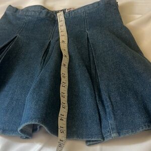 Pleated mini skirt size
